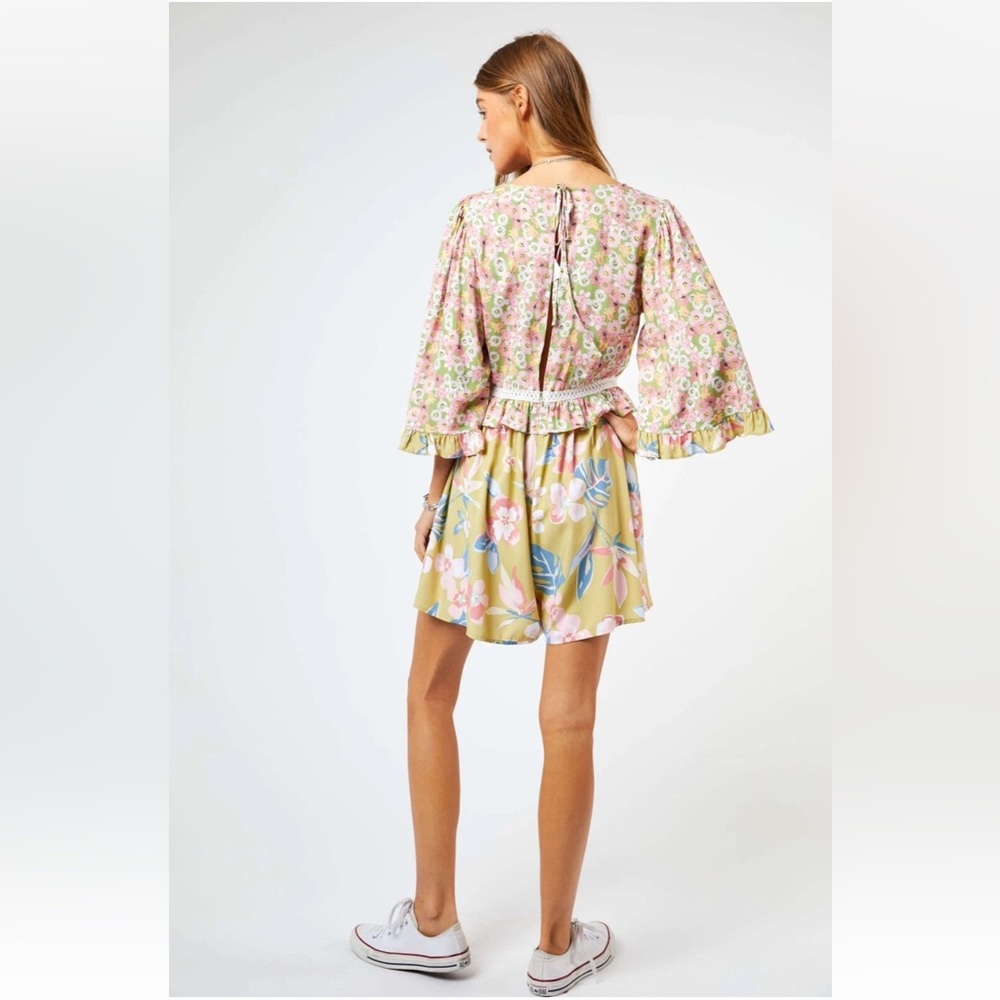 🧨 24. NWT Davi & Dani Mixed Floral Print Romper with Crochet Accents - Picture 7 of 10